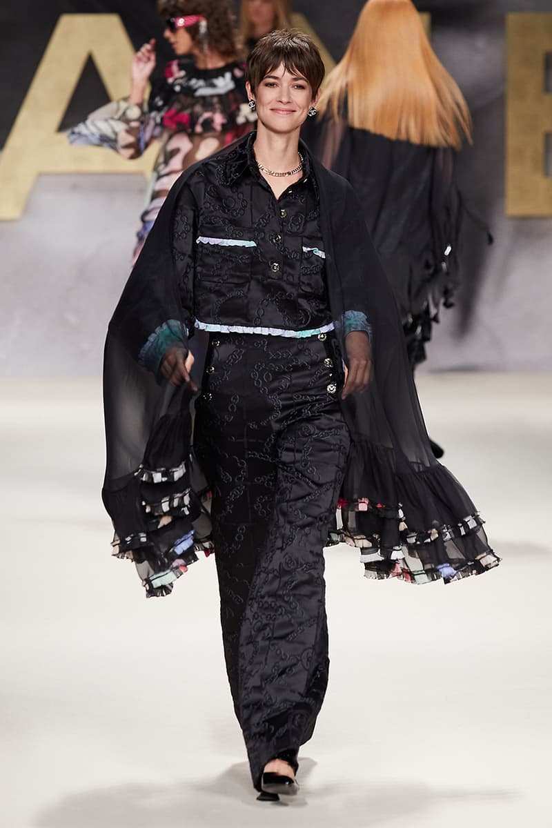1980, 90년대의 완벽한 부활, 샤넬 2022 봄, 여름 컬렉션 쇼