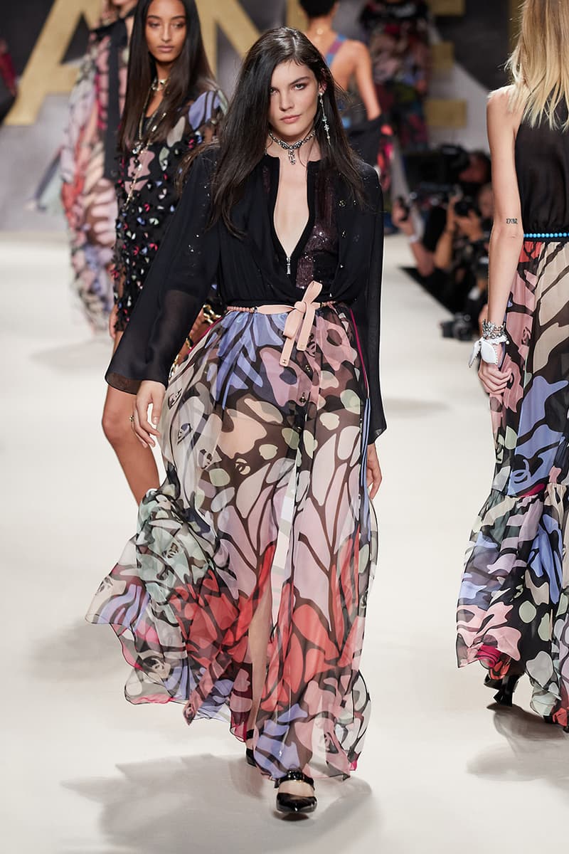 1980, 90년대의 완벽한 부활, 샤넬 2022 봄, 여름 컬렉션 쇼