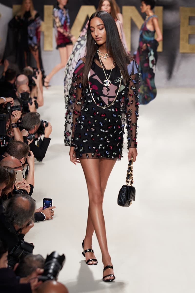 1980, 90년대의 완벽한 부활, 샤넬 2022 봄, 여름 컬렉션 쇼