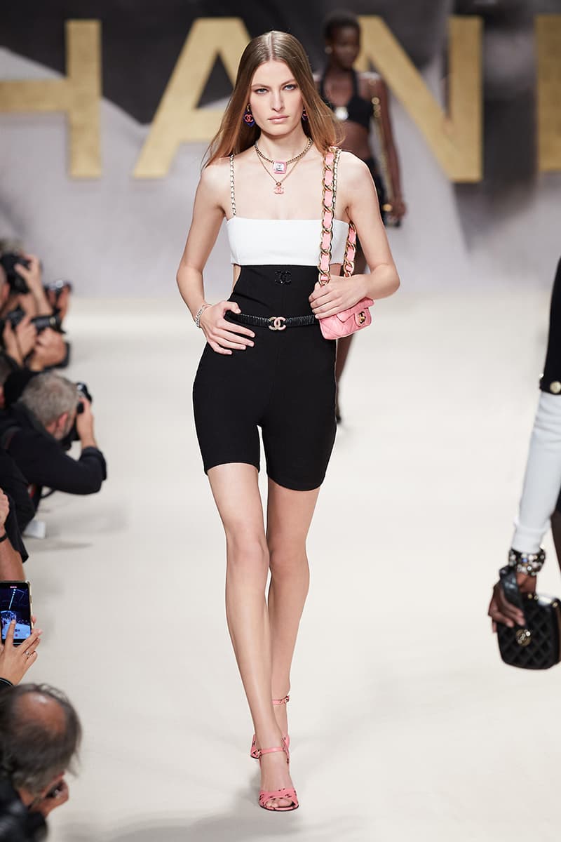1980, 90년대의 완벽한 부활, 샤넬 2022 봄, 여름 컬렉션 쇼
