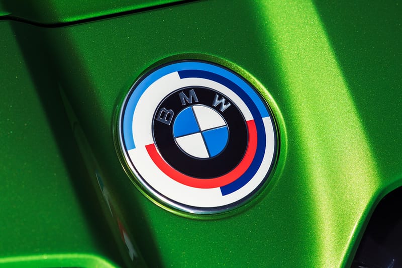 BMW가 새로운 브랜드 엠블럼을 깜짝 공개했다