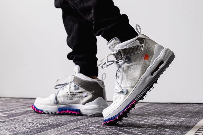 오프 화이트 x 나이키 에어 포스 1 미드 ‘화이트’ 실물 자세히 살펴보기