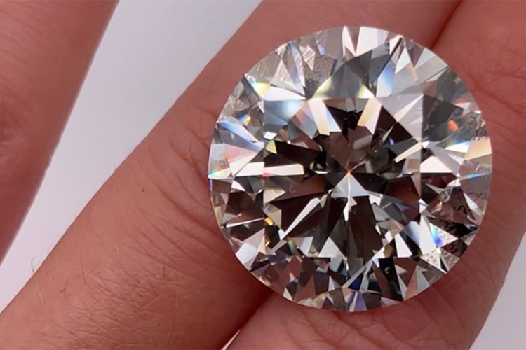 버리려고 했던 중고 보석이 32억 원짜리 다이아몬드?