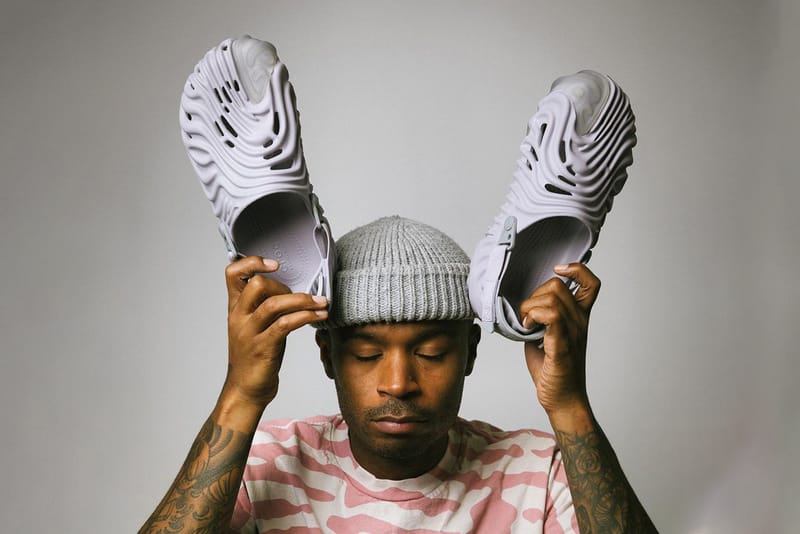 마침내 공개된 살레헤 벰버리 x 크록스 클로그 출시 정보