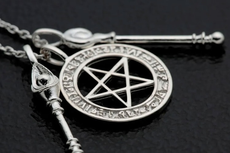 반다이, '유희왕' 블랙 매지션 & 블랙 매지션 걸 목걸이 출시