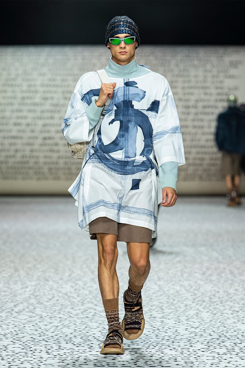 디올의 2022 가을 맨즈 컬렉션 런웨이 감상하기, 킴 존스, 잭 캐루악, 길 위에서