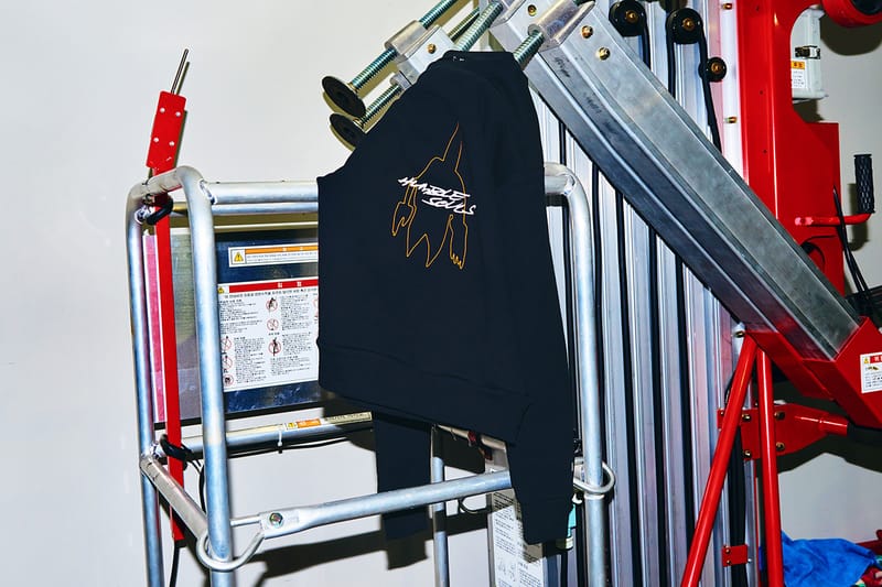 퓨추라 국내 전시 기념 발매된, BTS 협업 머치 들여다보기