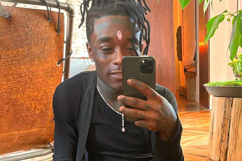 릴 우지 버트가 핑크 다이아몬드 피어싱을 제거한 이유를 공개했다