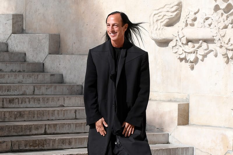 릭 오웬스가 자원봉사단체에 구급차를 선물했다