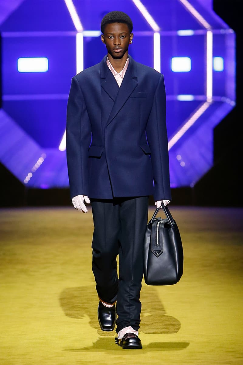 프라다, 할리우드 배우들과 함께한 2022 FW 남성복 컬렉션 런웨이, 패션쇼