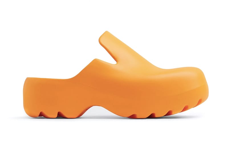 보테가 베네타, 새로운 실루엣의 러버 클로그 슈즈 출시