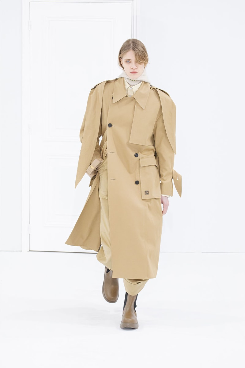 심플하면서 다층적인, 우영미 2022 FW 컬렉션 런웨이 살펴보기, 파리 패션위크