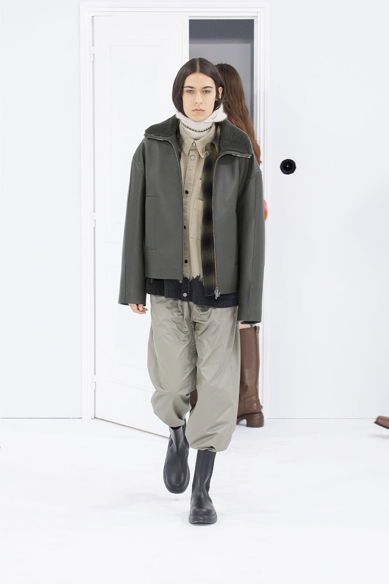 심플하면서 다층적인, 우영미 2022 FW 컬렉션 런웨이 살펴보기, 파리 패션위크