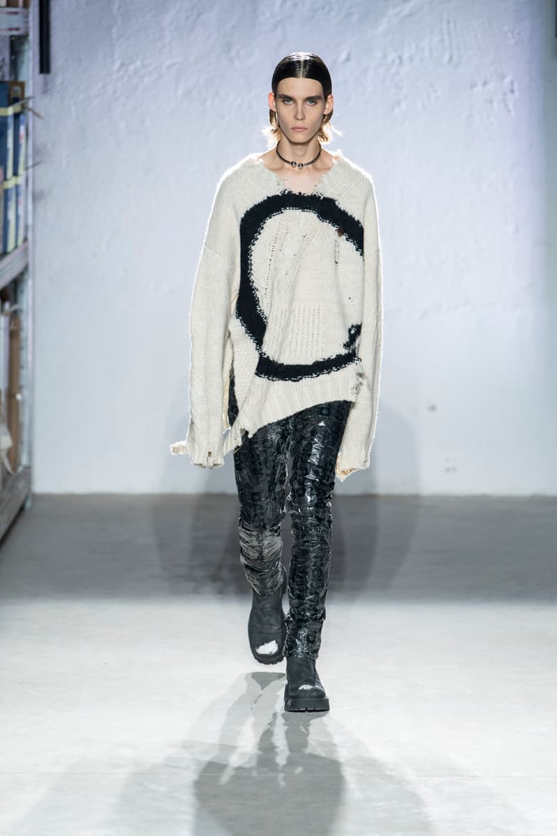 MM6 메종 마르지엘라의 2022 FW 컬렉션 런웨이 감상하기