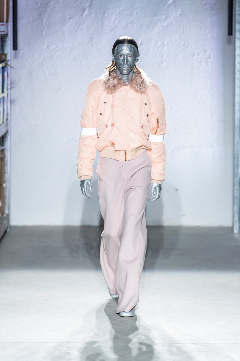 MM6 메종 마르지엘라의 2022 FW 컬렉션 런웨이 감상하기