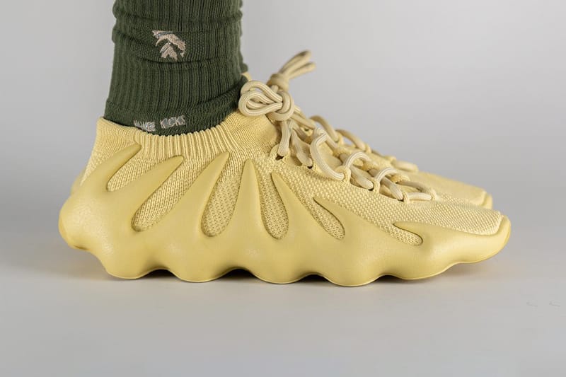 아디다스 이지 450 '옐로 설퍼', 신었을 때 이런 모습