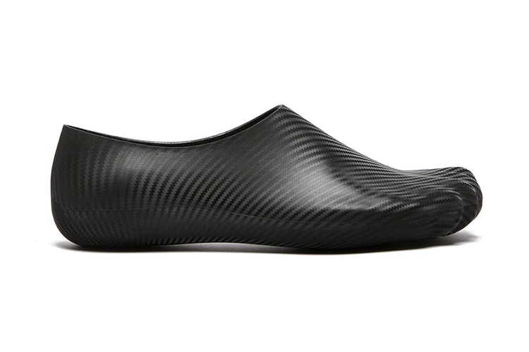 사람의 발을 닮은 발렌시아가 울트라 플랫 뮬 출시 정보