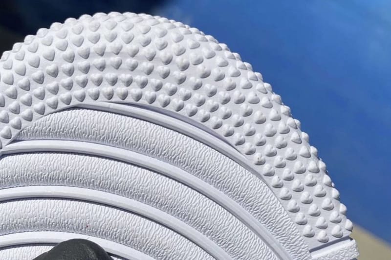 드레이크 x 나이키 에어 포스 1, 만들기 어려워서 출시 취소된다?