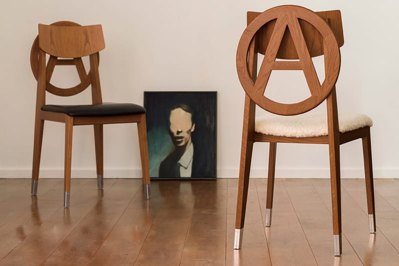 언더커버, 가구 브랜드 텐도 모코와의 협업 아나키 체어 출시