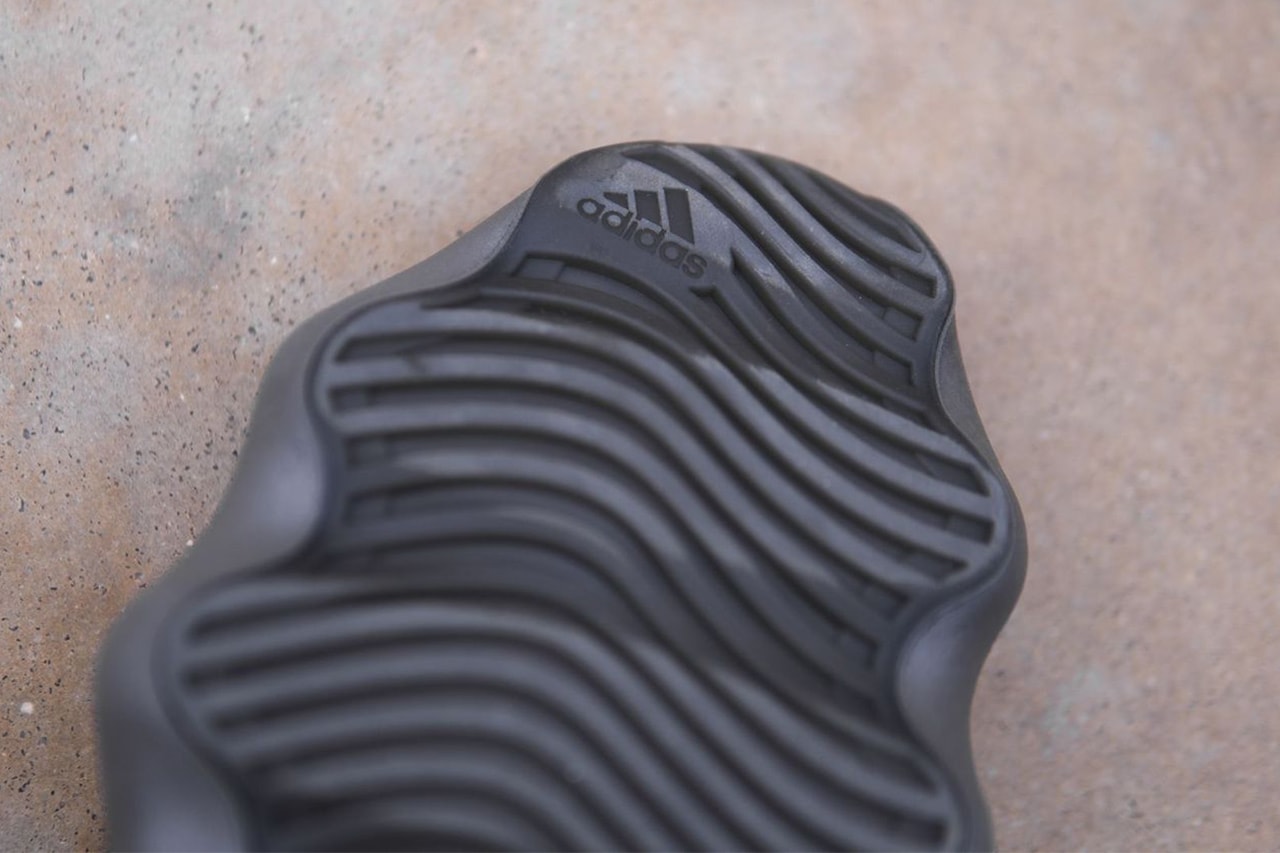 출시 임박, 아디다스 이지 450 ‘신더’ 실제 착용 이미지 공개, 이지 마피아