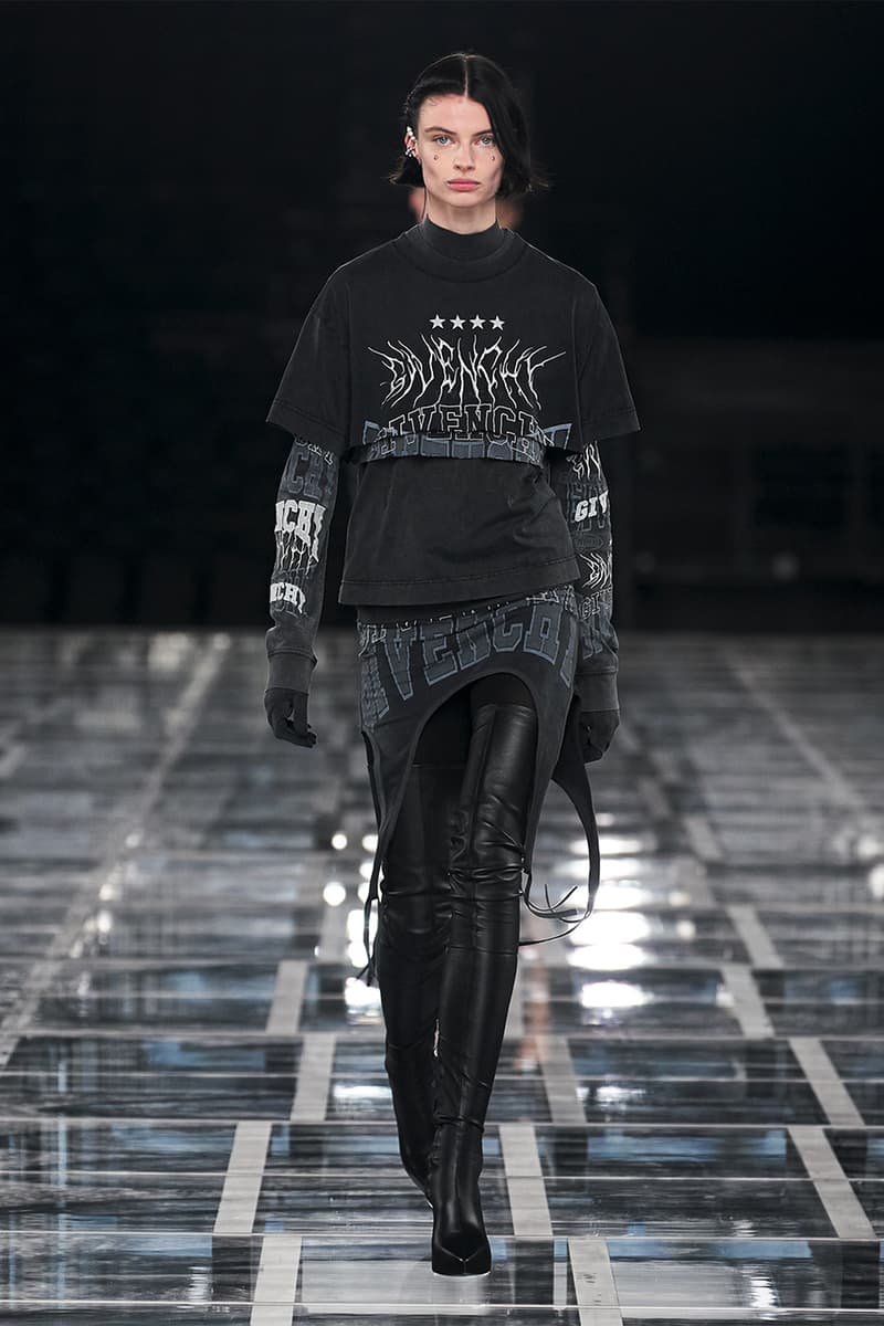 매튜 윌리엄스의 지방시 2022 FW 컬렉션 감상하기