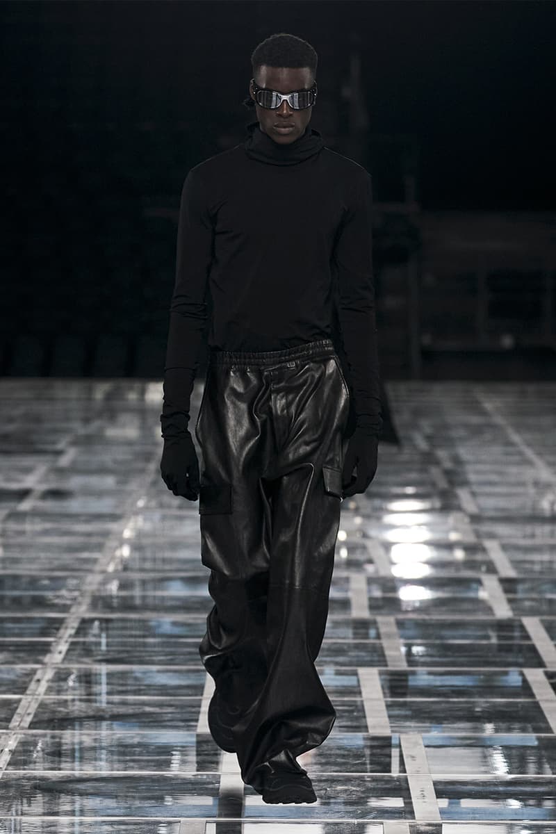 매튜 윌리엄스의 지방시 2022 FW 컬렉션 감상하기