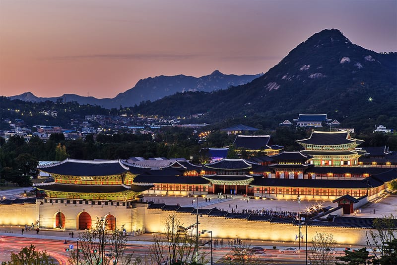 한복 입으면 무료, 4월 1일부터 경복궁 야간관람이 진행된다