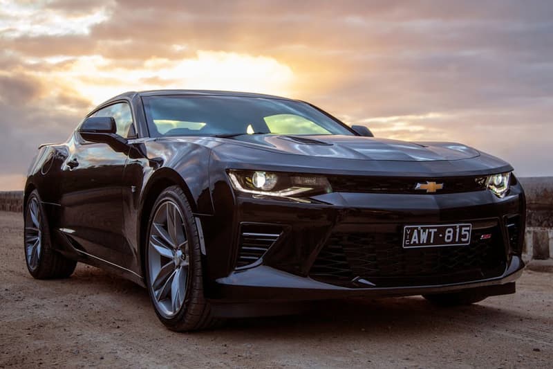 힙합 뮤직비디오에 가장 많이 등장하는 자동차 브랜드는? 쉐보레, 포드, 메르세데스, BMW, 폭스바겐, 람보르기니, 페라리, 아우디, 포르쉐, 벤틀리