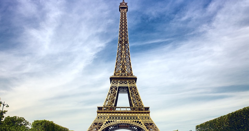 프랑스 에펠탑이 하루 만에 6M나 높아졌다 | Hypebeast.Kr | 하입비스트