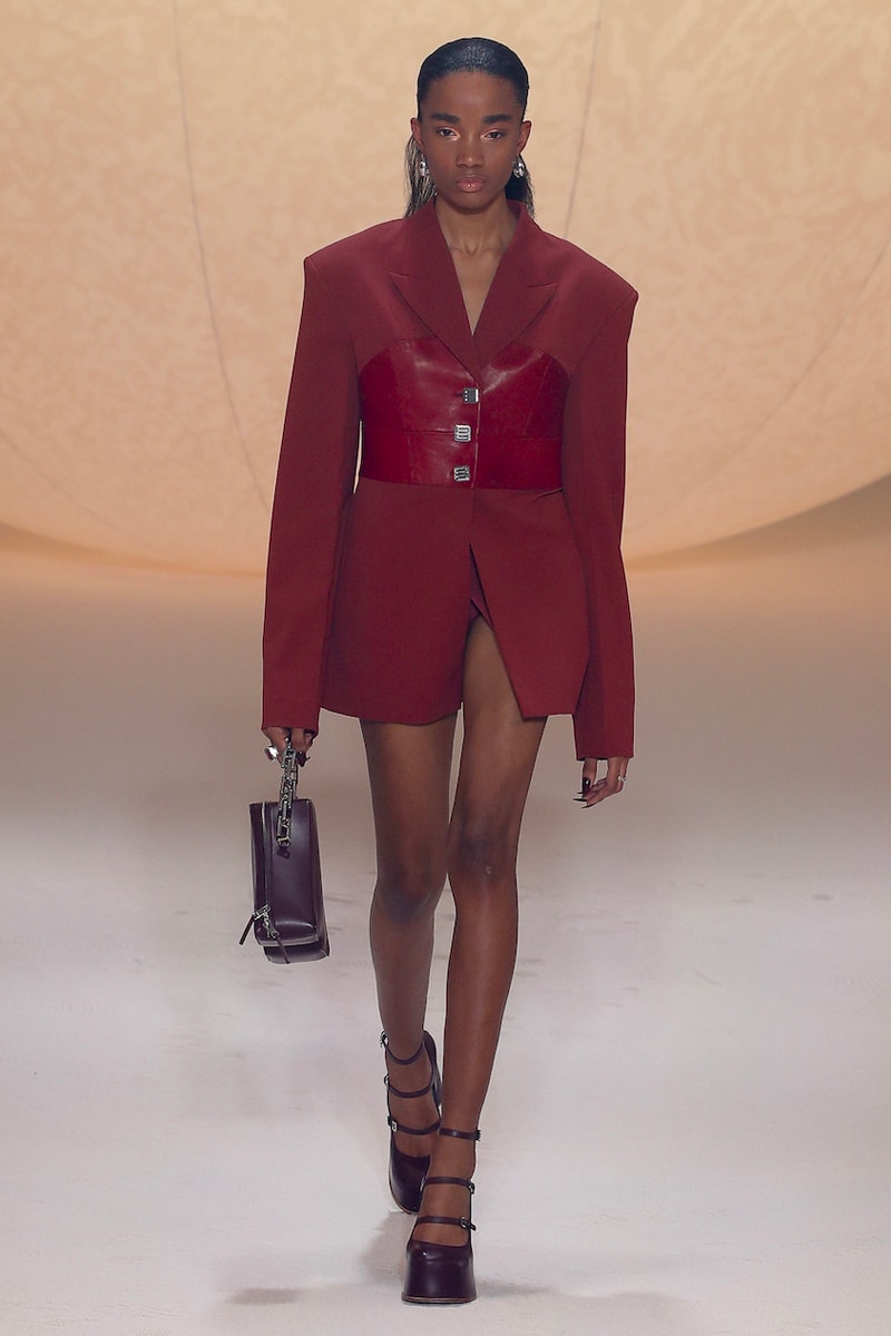 앰부시 2022 FW 컬렉션 런웨이, 윤 안, 버벌, yoon