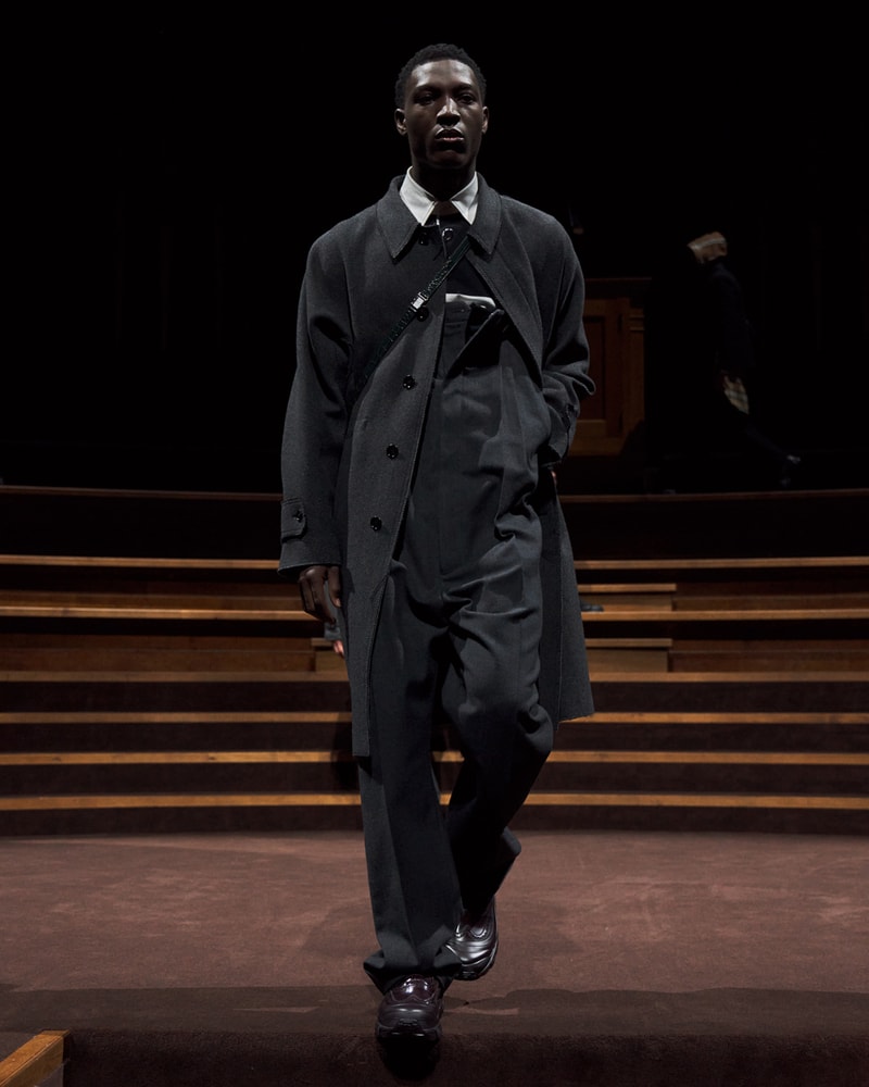 '영국스러움'을 담아낸, 버버리 2022 FW 컬렉션 런웨이, 코트, 체크, 리카르도 티시