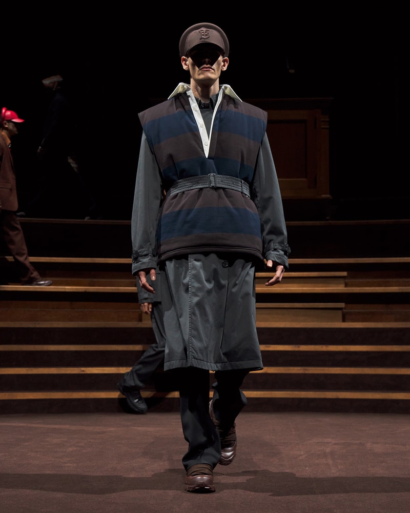 '영국스러움'을 담아낸, 버버리 2022 FW 컬렉션 런웨이, 코트, 체크, 리카르도 티시