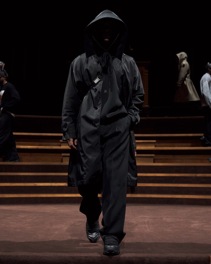 '영국스러움'을 담아낸, 버버리 2022 FW 컬렉션 런웨이, 코트, 체크, 리카르도 티시