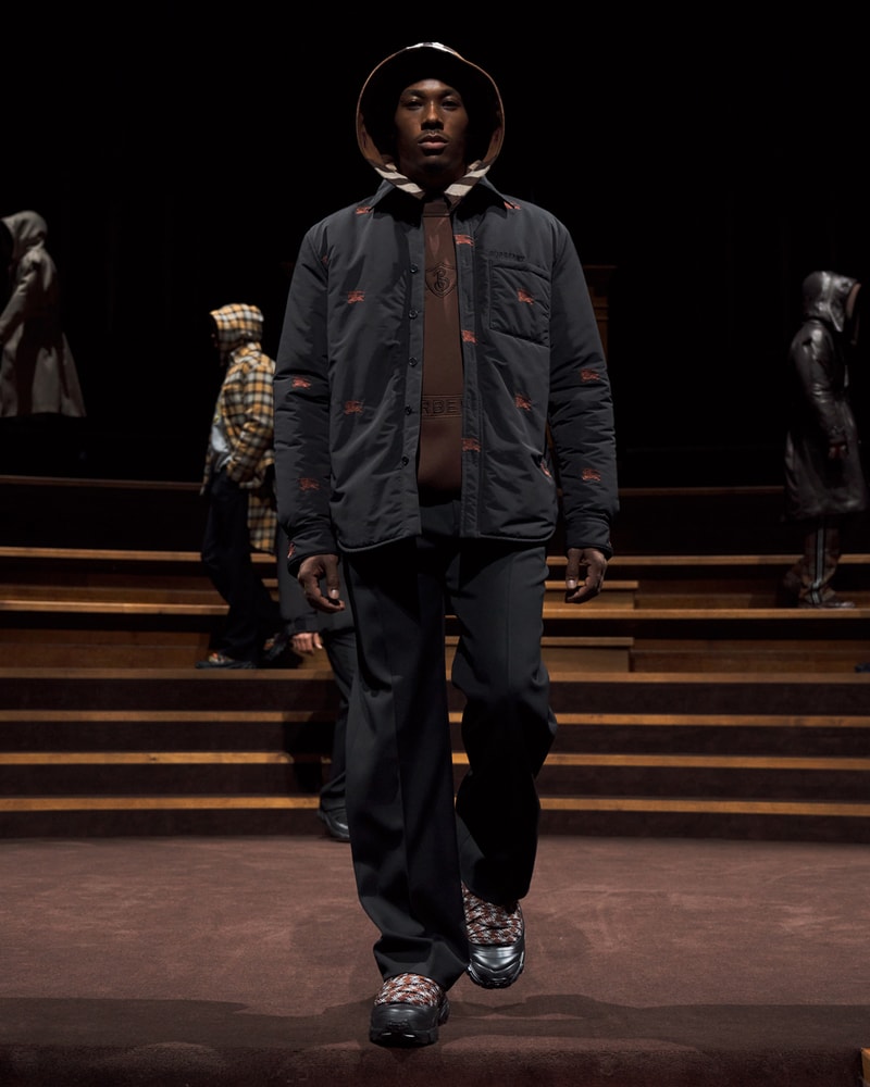 '영국스러움'을 담아낸, 버버리 2022 FW 컬렉션 런웨이, 코트, 체크, 리카르도 티시