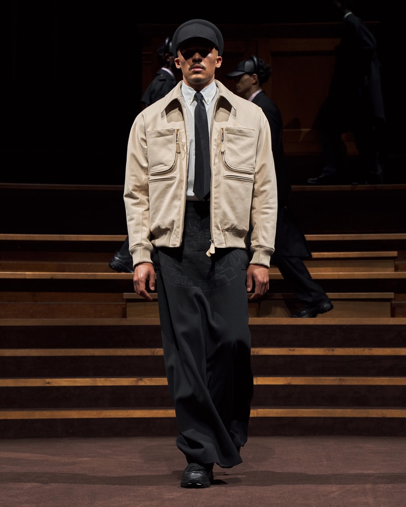 '영국스러움'을 담아낸, 버버리 2022 FW 컬렉션 런웨이, 코트, 체크, 리카르도 티시