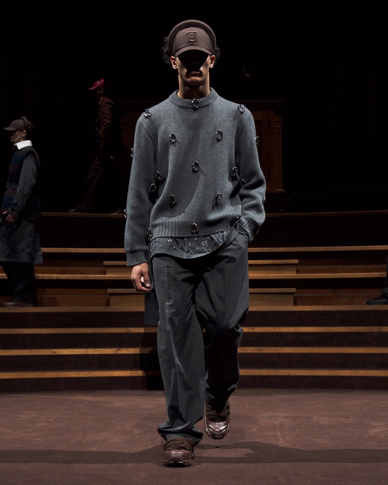 '영국스러움'을 담아낸, 버버리 2022 FW 컬렉션 런웨이, 코트, 체크, 리카르도 티시