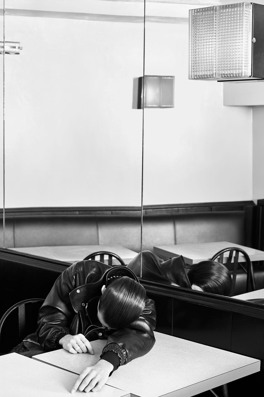 에디 슬리먼의 셀린 옴므, 2022 겨울 ‘보이 돌’ 컬렉션 감상하기