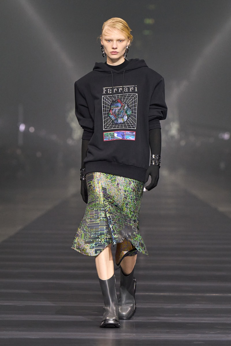 슈퍼카 브랜드의 패션은 어떤 모습? 페라리 2022 FW 컬렉션 런웨이, 로코 이안노네