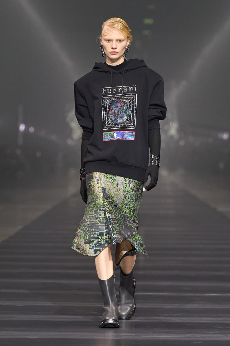 슈퍼카 브랜드의 패션은 어떤 모습? 페라리 2022 FW 컬렉션 런웨이, 로코 이안노네
