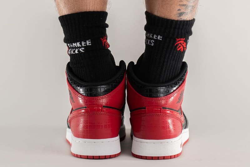 나이키 에어 조던 1 미드 '브레드' 실물 착용 사진, 블랙, 레드, BLACK + RED = BRED