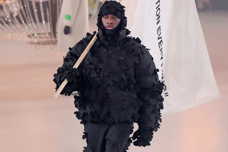 버질 아블로를 기리는, 오프 화이트 2022 가을 레디투웨어 컬렉션 살펴보기