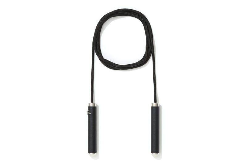 프라다, 160만 원짜리 줄넘기 줄 출시하다