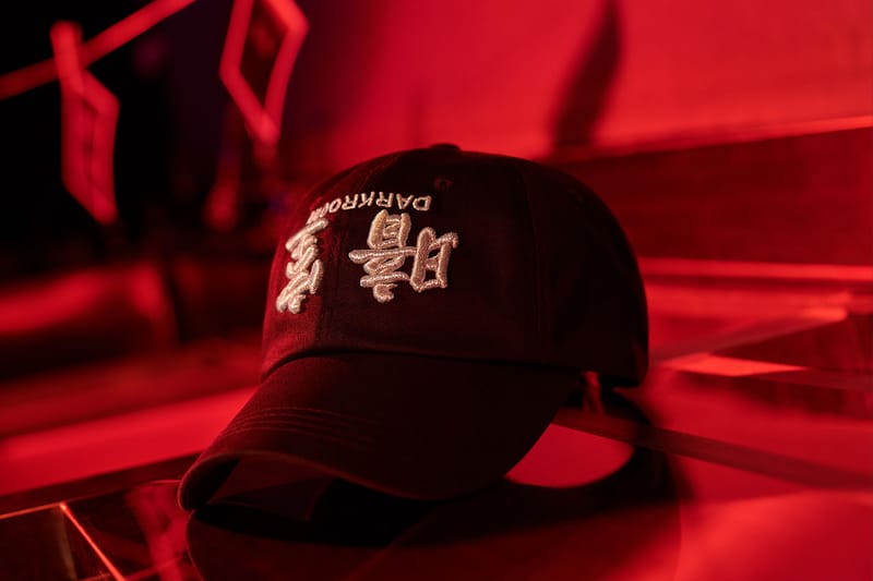 크림 x 다크룸 스튜디오 협업 '업사이드 다운 로고 캡' 출시 정보