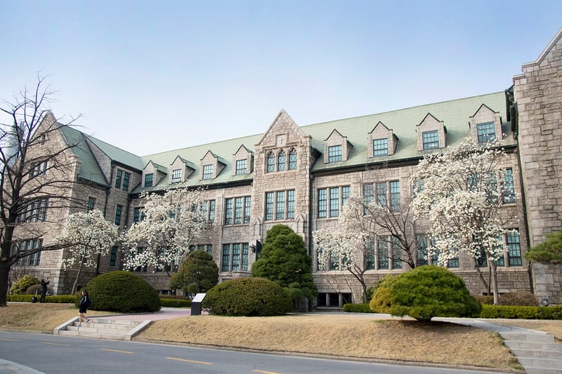 디올, 이화여대에서 한국 최초 2022 가을 컬렉션 쇼 개최