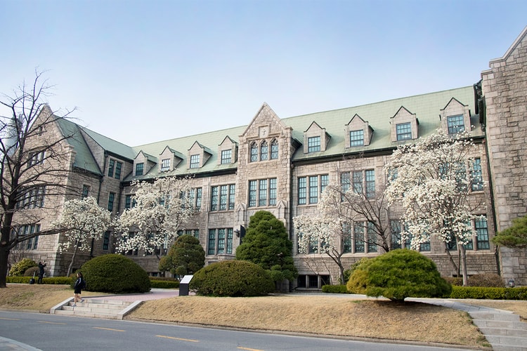 디올, 이화여대에서 한국 최초 2022 가을 컬렉션 쇼 개최