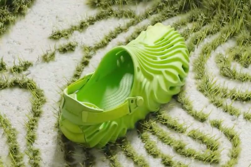 살레헤 벰버리 x 크록스 협업 클로그 ‘크로커다일’ 공식 발매 예고