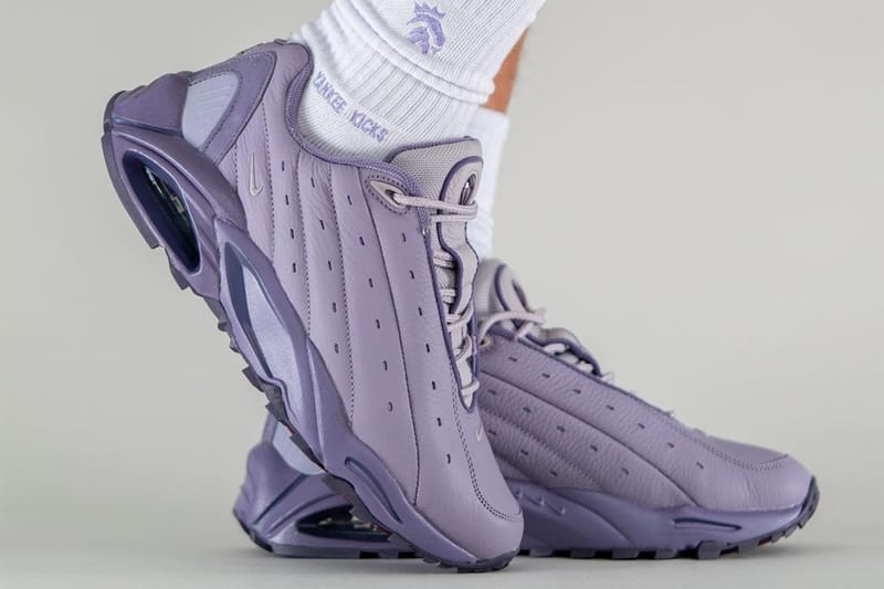 새로운 컬러웨이의 나이키 x 녹타 ‘핫 스텝’ 실착 이미지