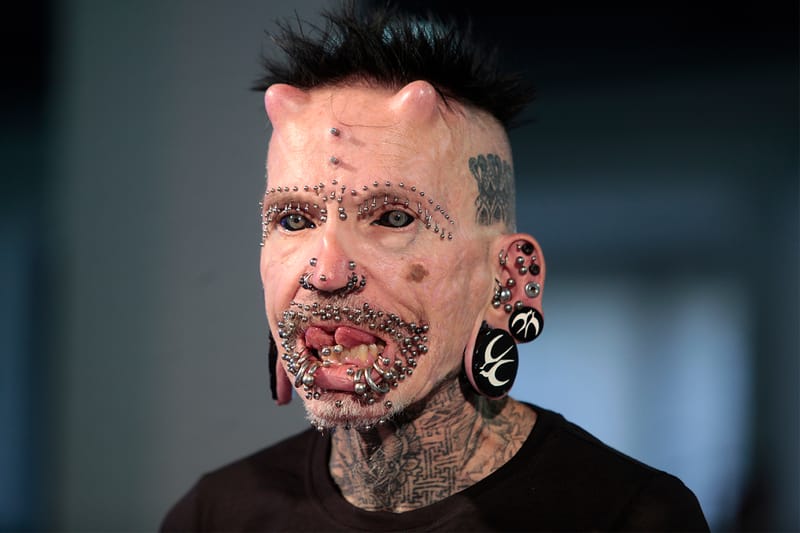 516개의 '신체 변형'으로 기네스 기록에 오른 남자는?