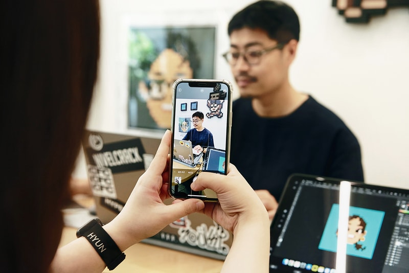 하입빈즈와 주재범의 ‘픽셀 포트레이트’ 이벤트 현장, 카페, 역삼동, 커피