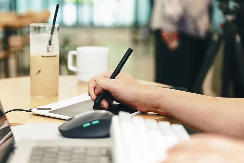 하입빈즈와 주재범의 ‘픽셀 포트레이트’ 이벤트 현장, 카페, 역삼동, 커피